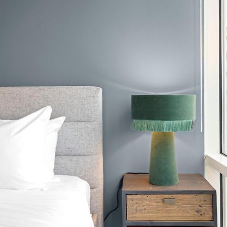 Placemakr Premier Sobro Nashville Eksteriør bilde A table lamp