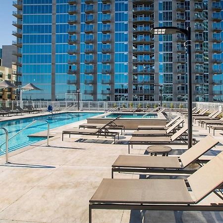 Placemakr Premier Sobro Nashville Eksteriør bilde The pool at the Ritz-Carlton, Downtown, Los Angeles
