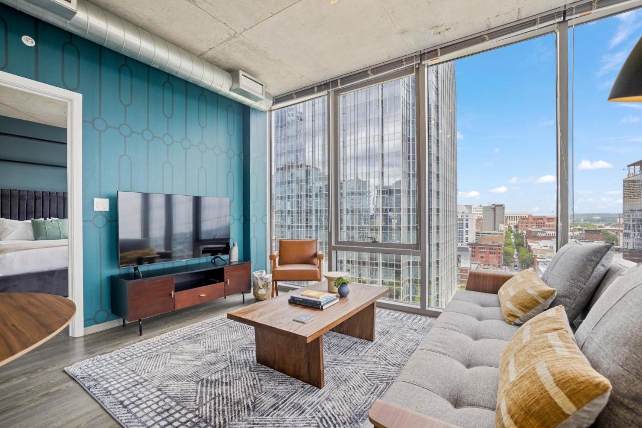 Placemakr Premier Sobro Nashville Eksteriør bilde A staged living room at 1001 Burnet