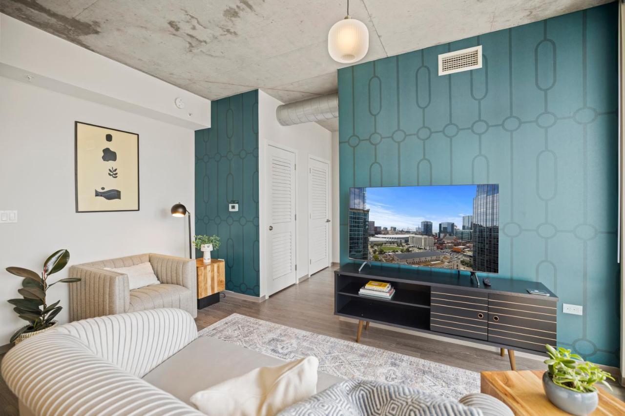 Placemakr Premier Sobro Nashville Eksteriør bilde A staged living room