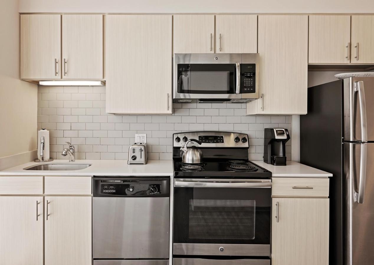 Placemakr Premier Sobro Nashville Eksteriør bilde A typical kitchen in a typical apartment