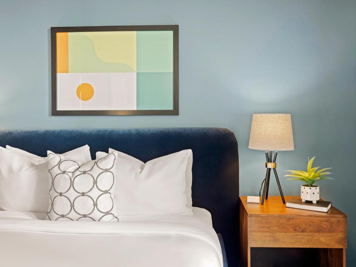 Placemakr Premier Sobro Nashville Eksteriør bilde A bedroom at the Hotel Valencia