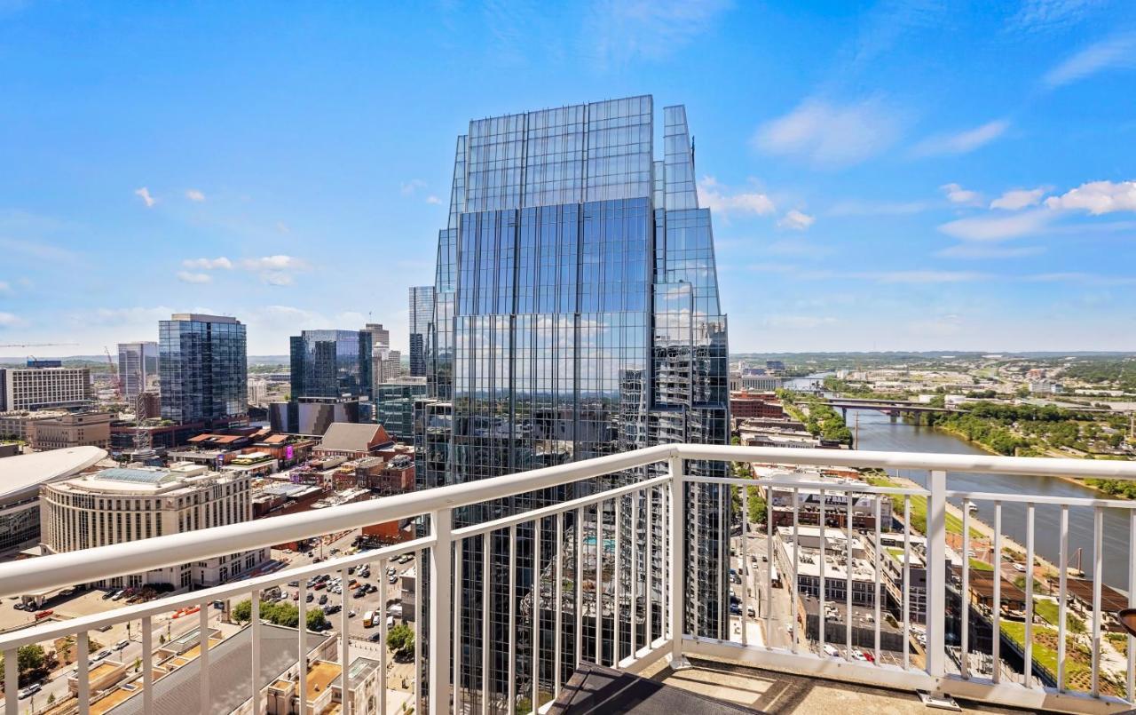 Placemakr Premier Sobro Nashville Eksteriør bilde The modern residential complex, One Riverfront Plaza, in 2015