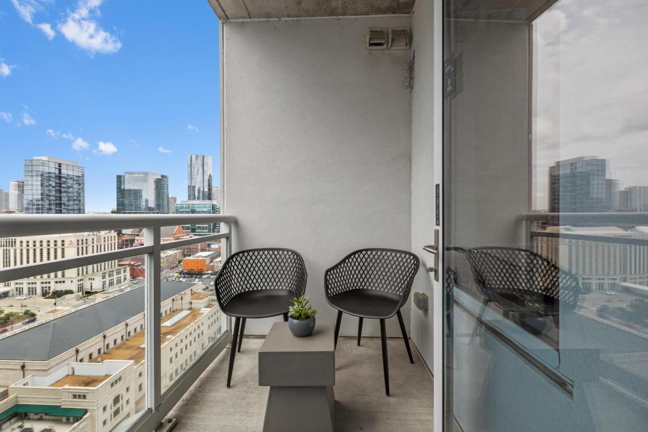 Placemakr Premier Sobro Nashville Eksteriør bilde A balcony in a residential apartment