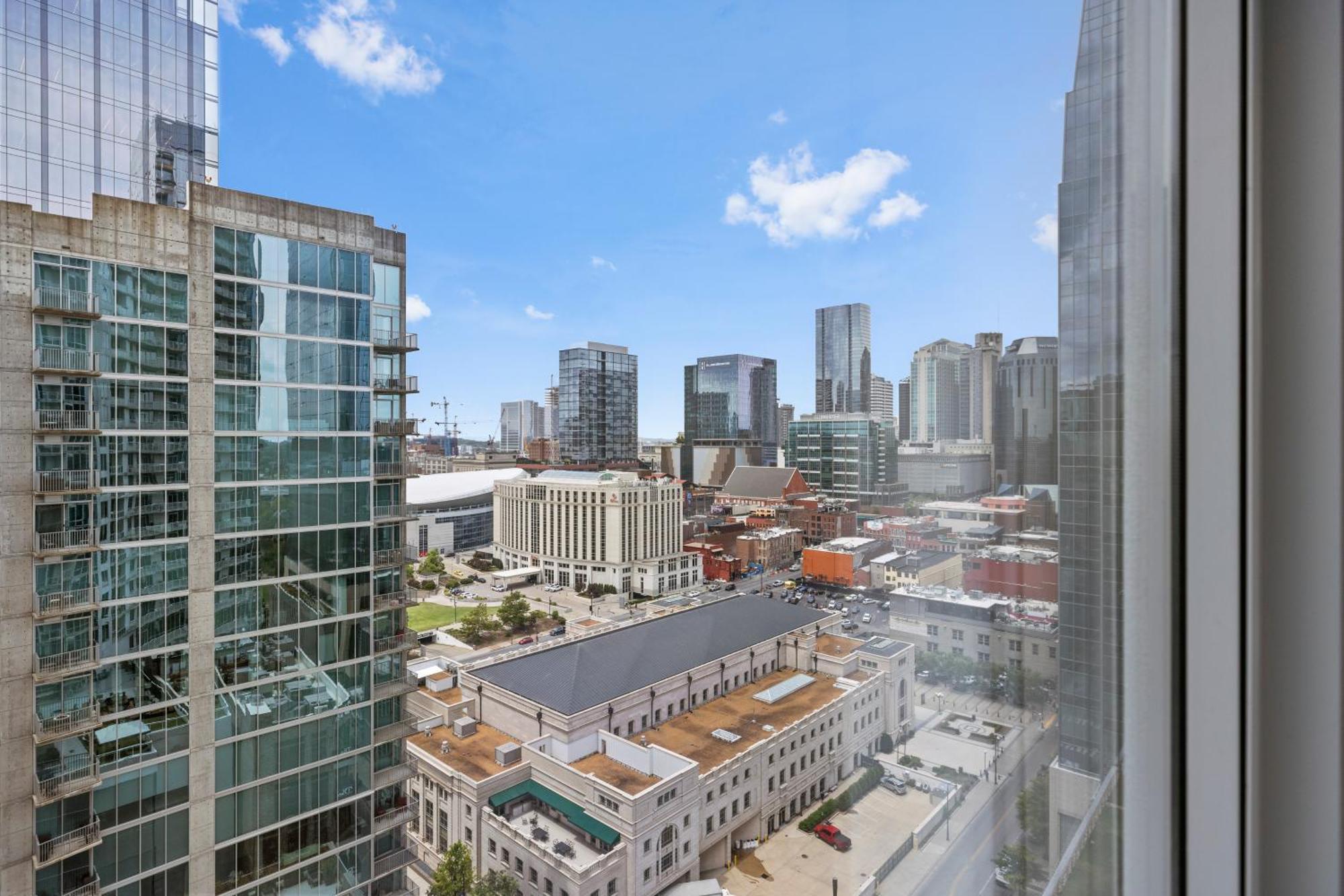 Placemakr Premier Sobro Nashville Eksteriør bilde View from a window of the building